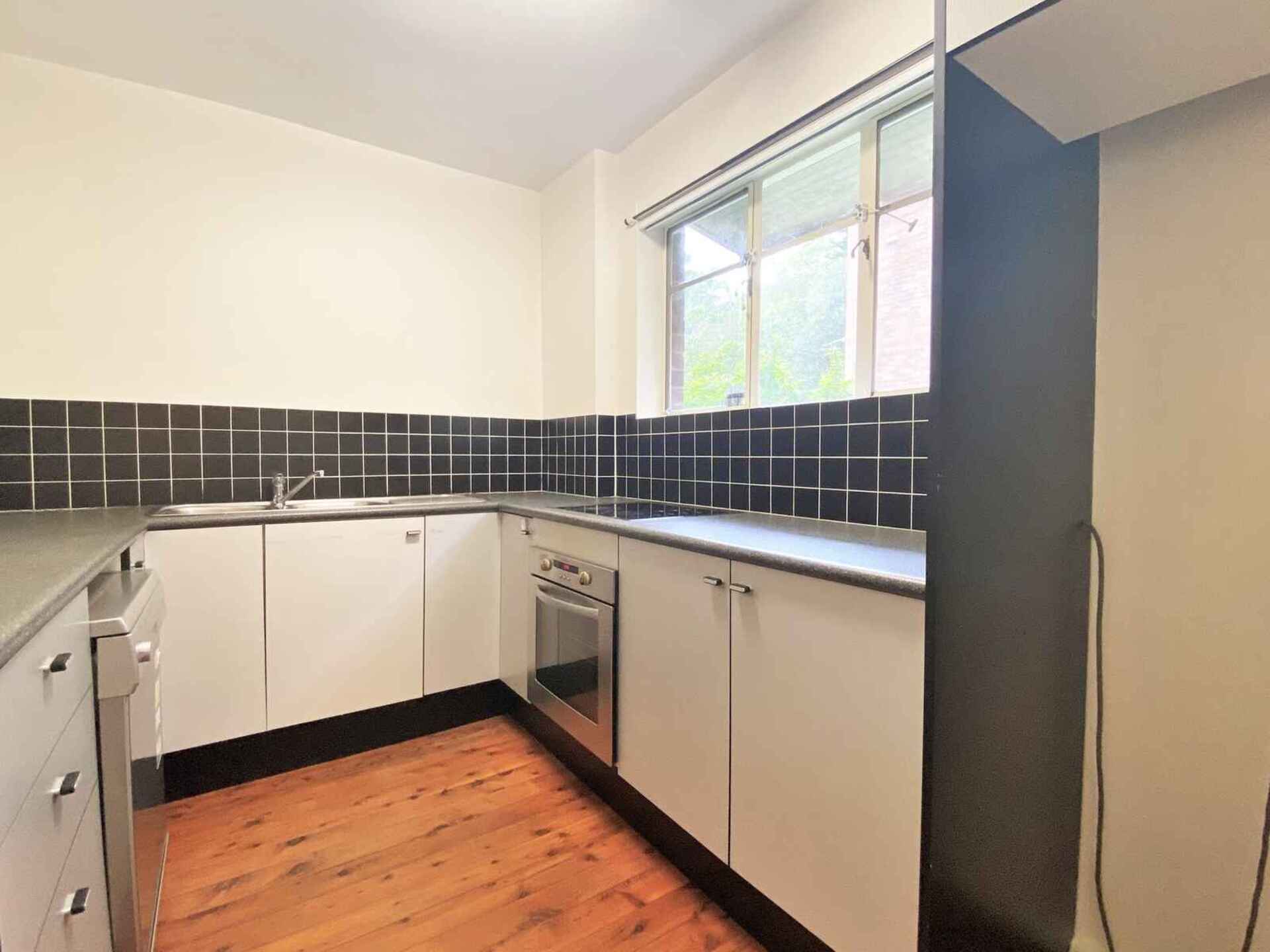 8/18A Ewart Street Marrickville