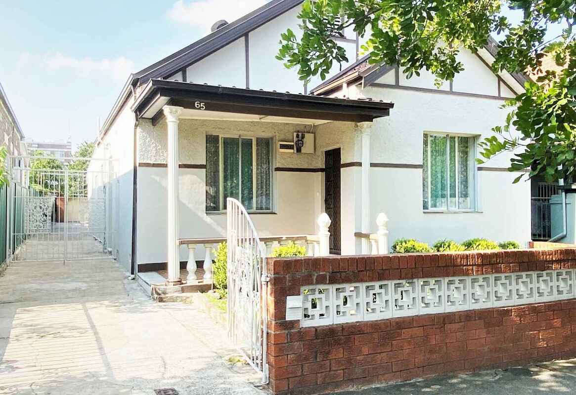 PERIOD CHARM MEETS MODERN COMFORT