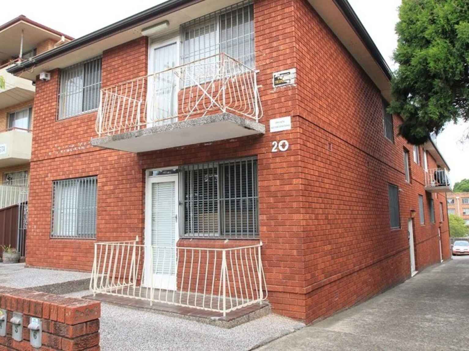 2/20 Bayley Street Marrickville