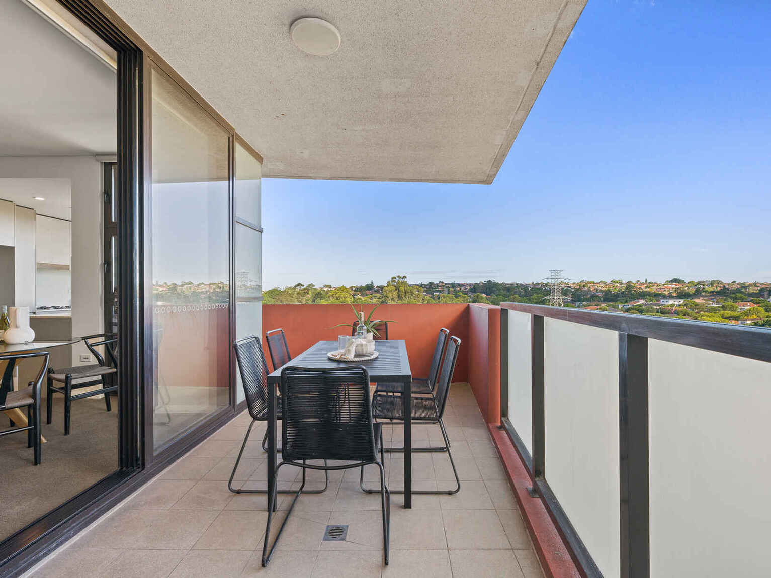 527/2E Charles Street Canterbury