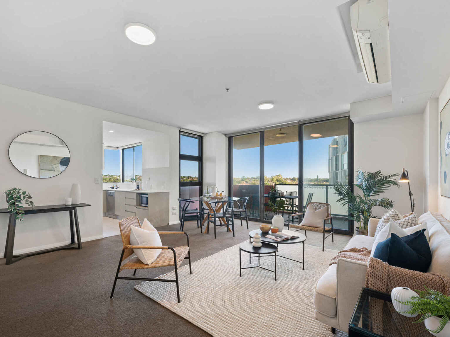 527/2E Charles Street Canterbury