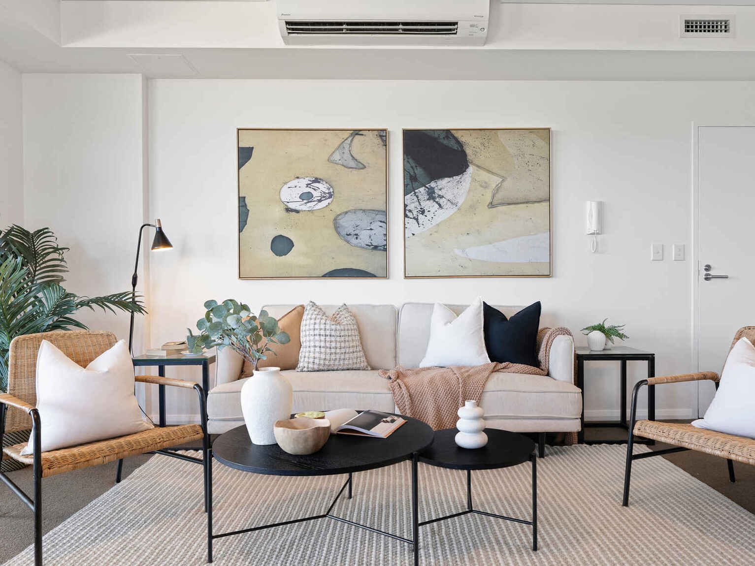 527/2E Charles Street Canterbury