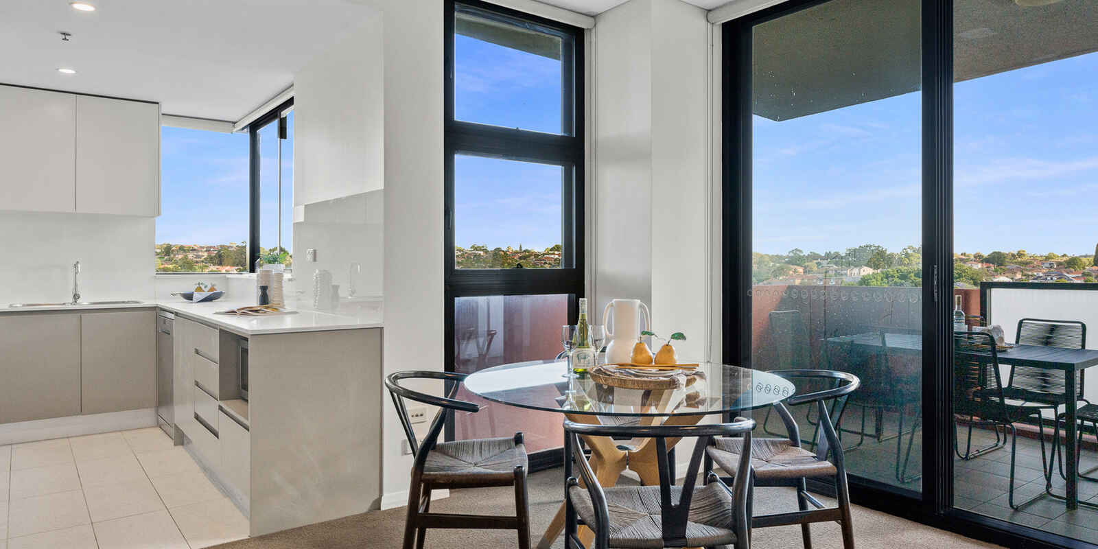 527/2E Charles Street Canterbury