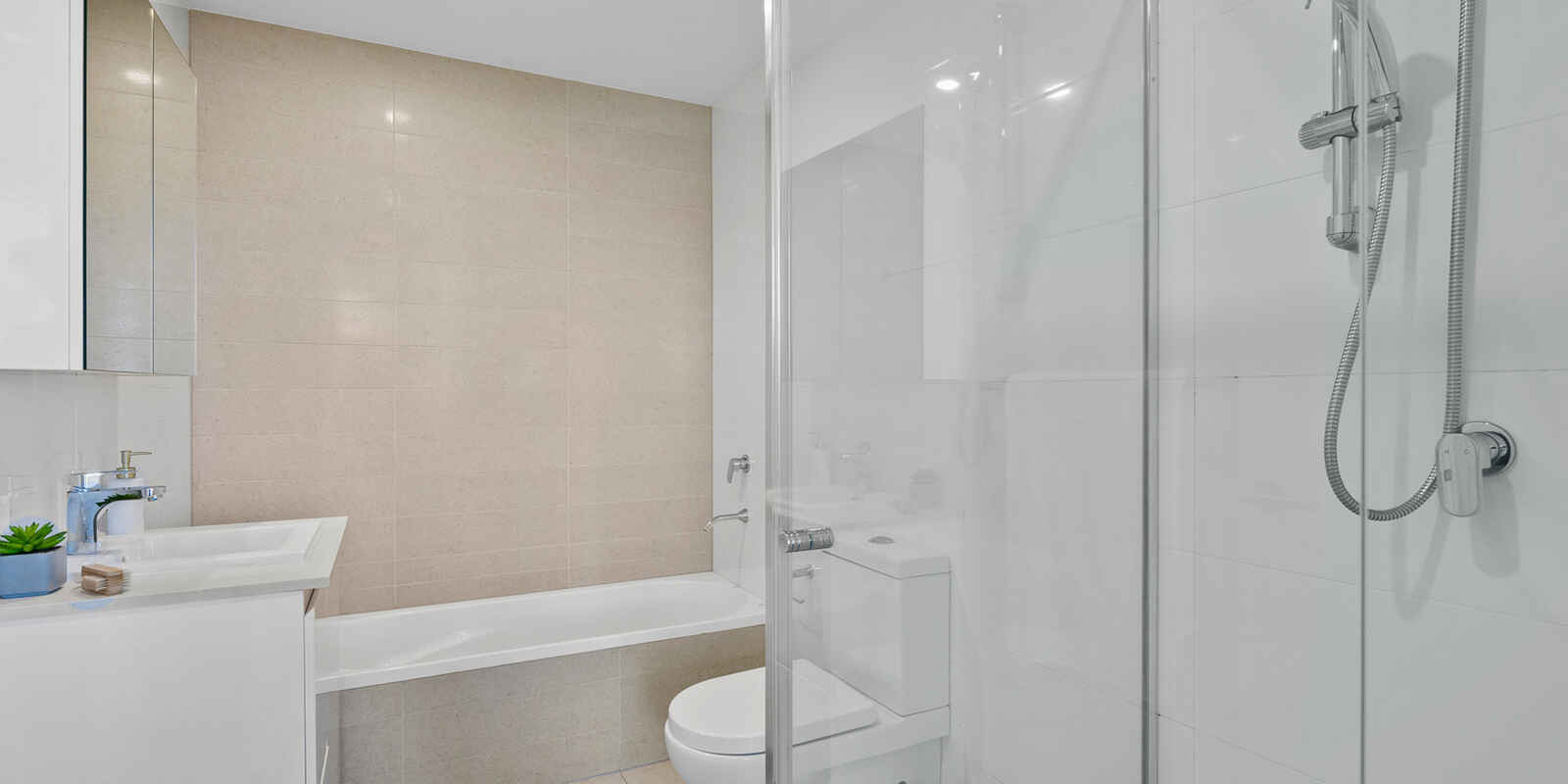 527/2E Charles Street Canterbury