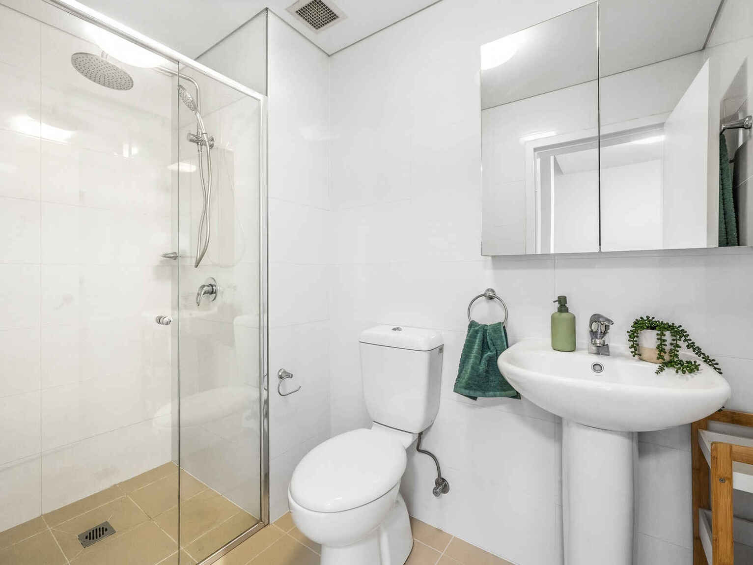 82/20 Close Street Canterbury 82/20 Close Street Canterbury