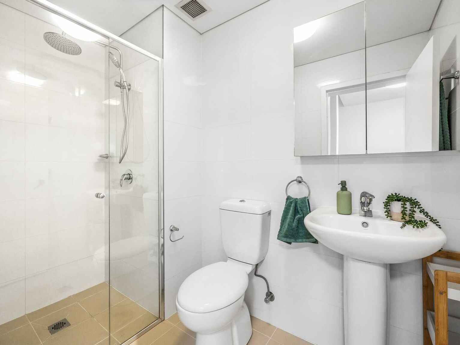 82/20 Close Street Canterbury 82/20 Close Street Canterbury