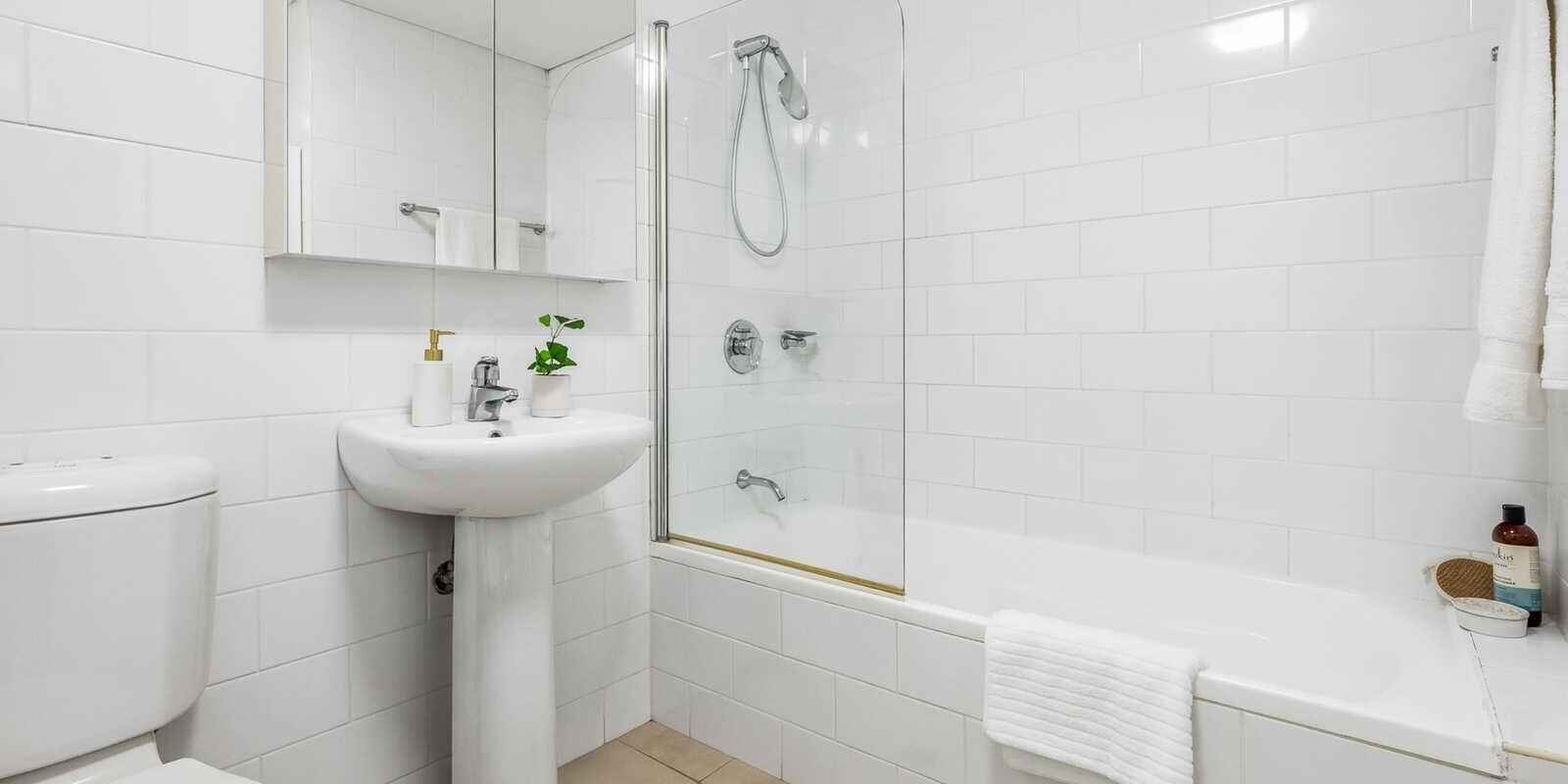 82/20 Close Street Canterbury 82/20 Close Street Canterbury