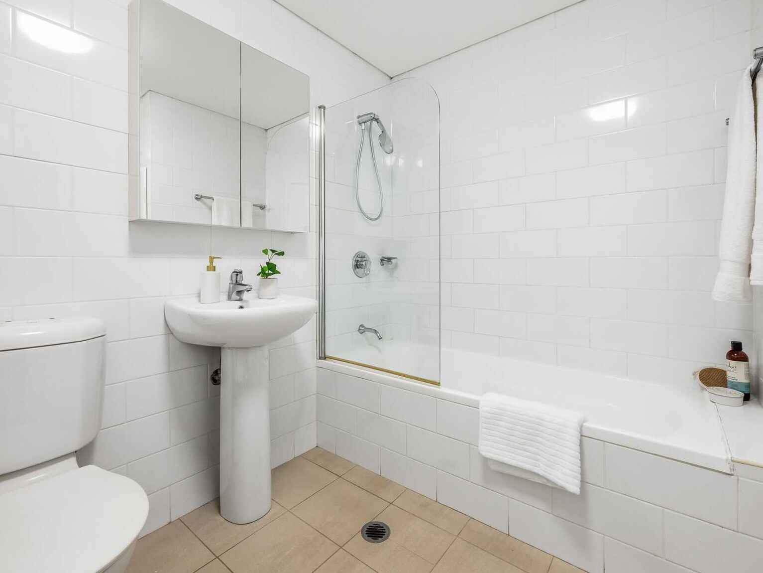 82/20 Close Street Canterbury 82/20 Close Street Canterbury